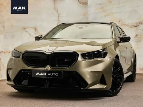 BMW M5 Touring V8 M Hybrid, Sonderlackierung, Ultimate Package, ceramic, pano, B&W, 21", stl.ventila