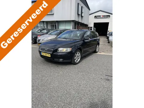 Volvo V50 1.8 Edition I Nette en perfect rijdende V50. Prijs is inclusief nieuwe Apk keuring.