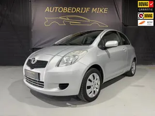 Toyota Yaris 1.0 VVTi +