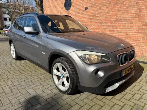 BMW X1 SDRIVE18I EXEC. PANO/SPORTSTOELEN/CAMERA/GROOT NAVI/LEER