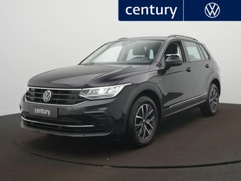 Volkswagen Tiguan Life Automaat - Camera - LED - Navigatie - Stoelverwarming - Park Assist -ACC