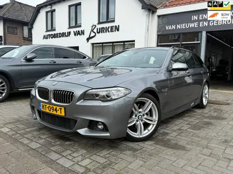 BMW 5-serie Touring 520i High Executive,Panoramadak,Stoelverwarming,Navigatie,19 Inch L.M. Velgen