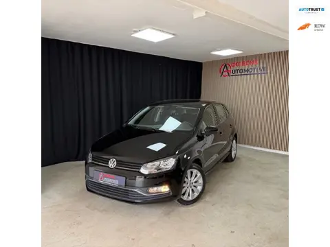 Volkswagen POLO 1.2 TSI Highline. parkeersensoren, multi stuur, stoelverwarming