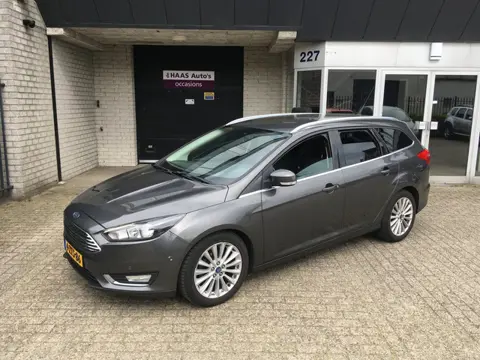 Ford Focus Wagon 1.0 Titanium Edition / NIEUW MODELJAAR / NAVI / CLIMA / ALU VELGEN / APK 2027