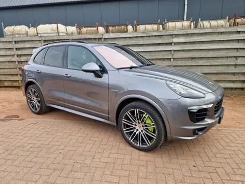 Porsche Cayenne 3.0 S E-Hybrid Panoramadak, Sport chrono, Trekhaak, NL Auto.