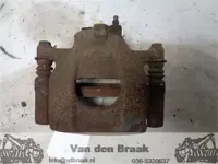 Peugeot 107 1.0 12V 2005-2014 Remklauw links voorzijde