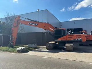 Develon DX300LC-7K semi long reach (bj 2023)