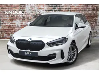 BMW 1-serie 118i Executive M Sport Pakket Automaat / Live Cockpit Professional / 17 Inch / LED / Ach
