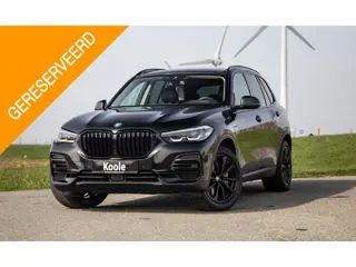 BMW X5 xDrive45e CARPLAY / CAMERA / DEALER ONDERHOUDEN /  LEER / STOELVERWARMING / BLACK ON BLACK
