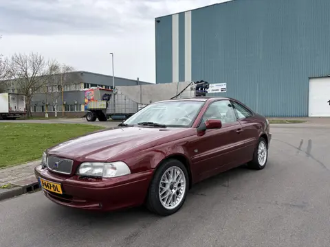 Volvo C70 Coupé 2.4i T Prestige Automaat 200 PK. Als nieuw rijdende auto met slechts 132.000 KM !!! 