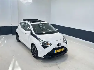 Toyota Aygo 1.0 VVT-i x-play cabrio | Apple Carplay/ Android Auto | Camera | NL| 1 Eig |