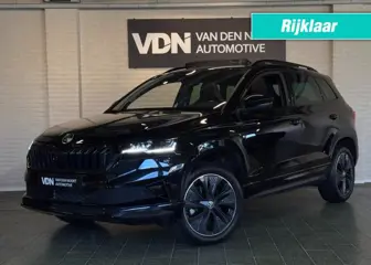 SKODA KAROQ 1.5 TSI ACT Sportline Business DSG Pano Virtual ACC Trekhaak Stoelverw 18''