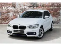 BMW 1-serie 118i Executive Sport Line 5 deurs / Trekhaak / Sportstoelen / LED / Climate Control  / N
