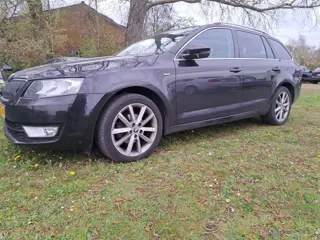 SKODA OCTAVIA Combi 1.6 TDI 110 Pk Greentech JOY Business ECC PDC NAV