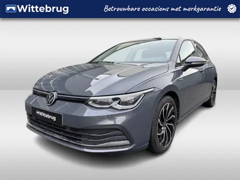 Volkswagen Golf 1.5 TSI Style 150pk Panoramadak / IQ LED verlichting / App-connect / Navigatie High 