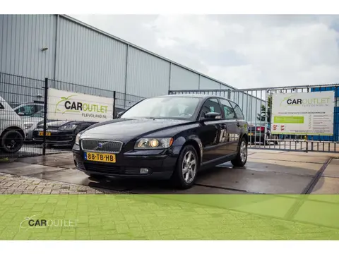 Volvo V50 1.8 Edition I NIEUWE APK Zeer goede met ijskoude airco en trekhaak (in 2025 geplaatst) Uit