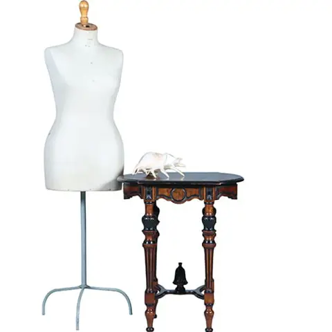 kordate Willem III bijzettafel in noten met zwart bijzonder gedetailleerd en gesneden