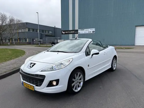 Peugeot 207 CC 1.6 VTi Roland Garros 120 PK. Prachtige en als nieuw rijdende auto met slechts 120.00