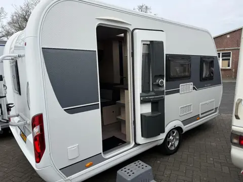 Hobby De Luxe Edition 440 SF VASTBED TREINZIT TOPSTAAT