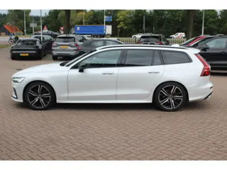 Volvo V60 2.0 T5 R-Design / Trekhaak / Panoramadak / Camera / Leder / Harman Kardon / 20'' / Keyless