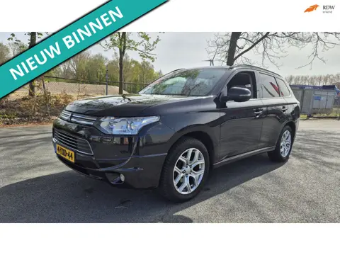 Mitsubishi Outlander 2.0 PHEV Instyle+ goedkoper rijden kan bijna niet inst auto met apk