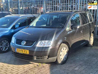 Volkswagen Touran €1850,-1.6-16V FSI Trendline 7 Pers Apk 2027