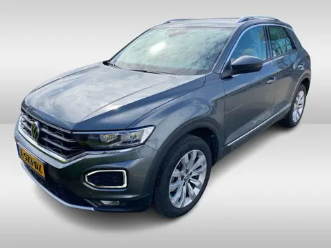 Volkswagen T-Roc 1.5 TSI Sport / Trekhaak / Camera / Virtual Cockpit / Keyless / 17'' / CarPlay / St