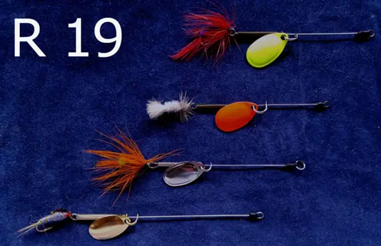 Deel 5) 2 sets van elk 4 stuks Forel-Ruisvoorn-Baarsspinners met vlieg en / of streamertje
