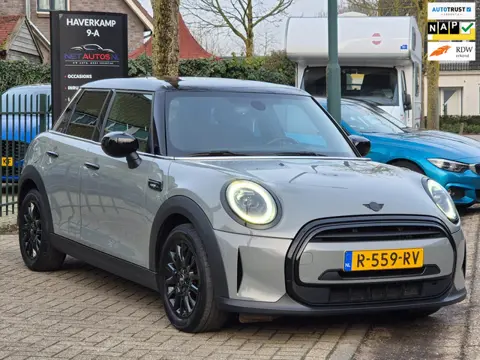 Mini Camden Edition Cooper CarPlay Black Panel Navi 2e Eig NAP NL Zwart DAK & Lm velgen