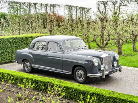 Mercedes-Benz 220 S