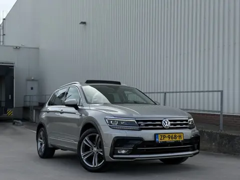 Volkswagen Tiguan 1.4 TSI ACT Highline Business R | Pano | Trekhaak