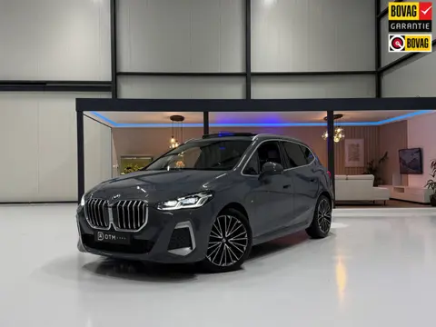 BMW 2-serie Active Tourer M-pakket BOMVOLL | HUD | Panorama | 360° camera | Leder | Stoelverwarming 