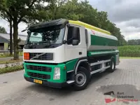 Volvo FM 330 4x2 Euro 5 tankwagen, 15300 L met 3 compartementen. BS1823