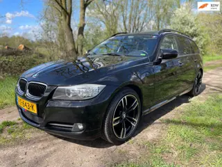BMW 3-serie Touring BMW 3-serie Touring 320i/Panorama/Navi/P Sensor/Trekhaak!