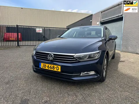 Volkswagen Passat 1.6 TDI Connected Series Clima Cruise Navi Keyless Led PDC LM-Wielen APK NAP.