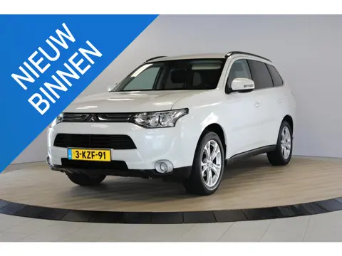 Mitsubishi Outlander 2.0 Instyle 4WD | Schuif- kanteldak | Leer