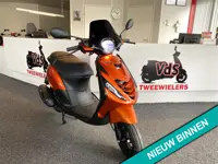 Piaggio Zip SP 45 km ALPHA LED AMBER E5 NIEUW BETAAL MET in3