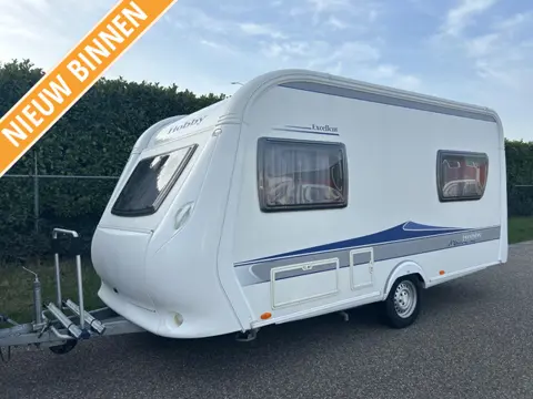 Hobby Excellent Easy 440 SF VAST BED, VOORTENT