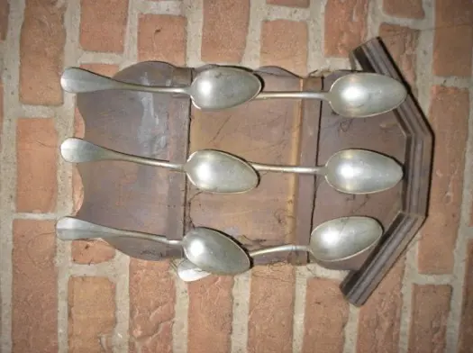 Tinnen of loden lepels??