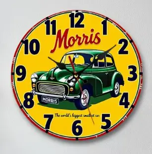 Mooie wandklok met de afbeelding van een Morris Minor