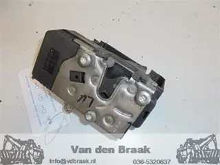 Opel Vivaro 2001-2006 Slotmechaniek linker voordeur