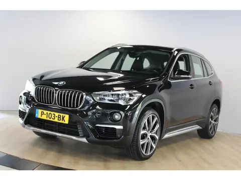 BMW X1 sDrive18i High Executive | Schuif-open dak | X-LINE | Leer | DAB+ | 19''