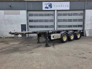Van Hool 3-ASSIGE OPLEGGER A3C002 20/30 FT ADR trailer.