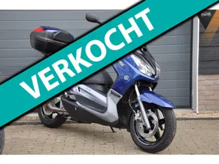 Yamaha X-max 250 / Yp 250 zeer netjes en compleet Akrapovic