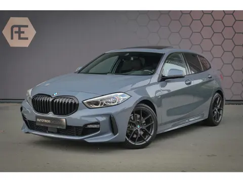 BMW 1-serie 118i High Executive M-Sport | HARMAN & KARDON | PANORAMADAK | SPORTSTOELEN VOLLEDER INTE