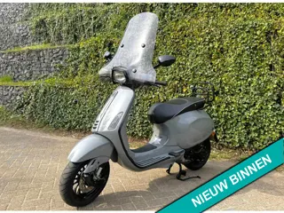 Vespa Sprint NARDO GREY Scooter BETAAL met in3
