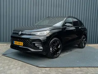 Volkswagen Tiguan 1.5 eTSI R-Line Edition | Panodak | Head Up | Trekhaak wegkl. | 360 Camera | Harma