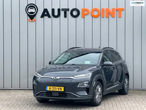 Hyundai Kona EV Premium 64 kWh FASE 3 SOH100% 1E EIG|DEALEROND|HEADSUP|BLINDSPOT|STOELVRM+VERKOELING