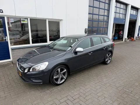 Volvo V60 1.6 T3 R-Design