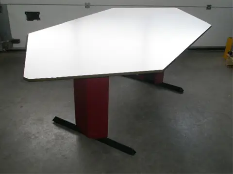 1x Vergadertafel 222x106cm.